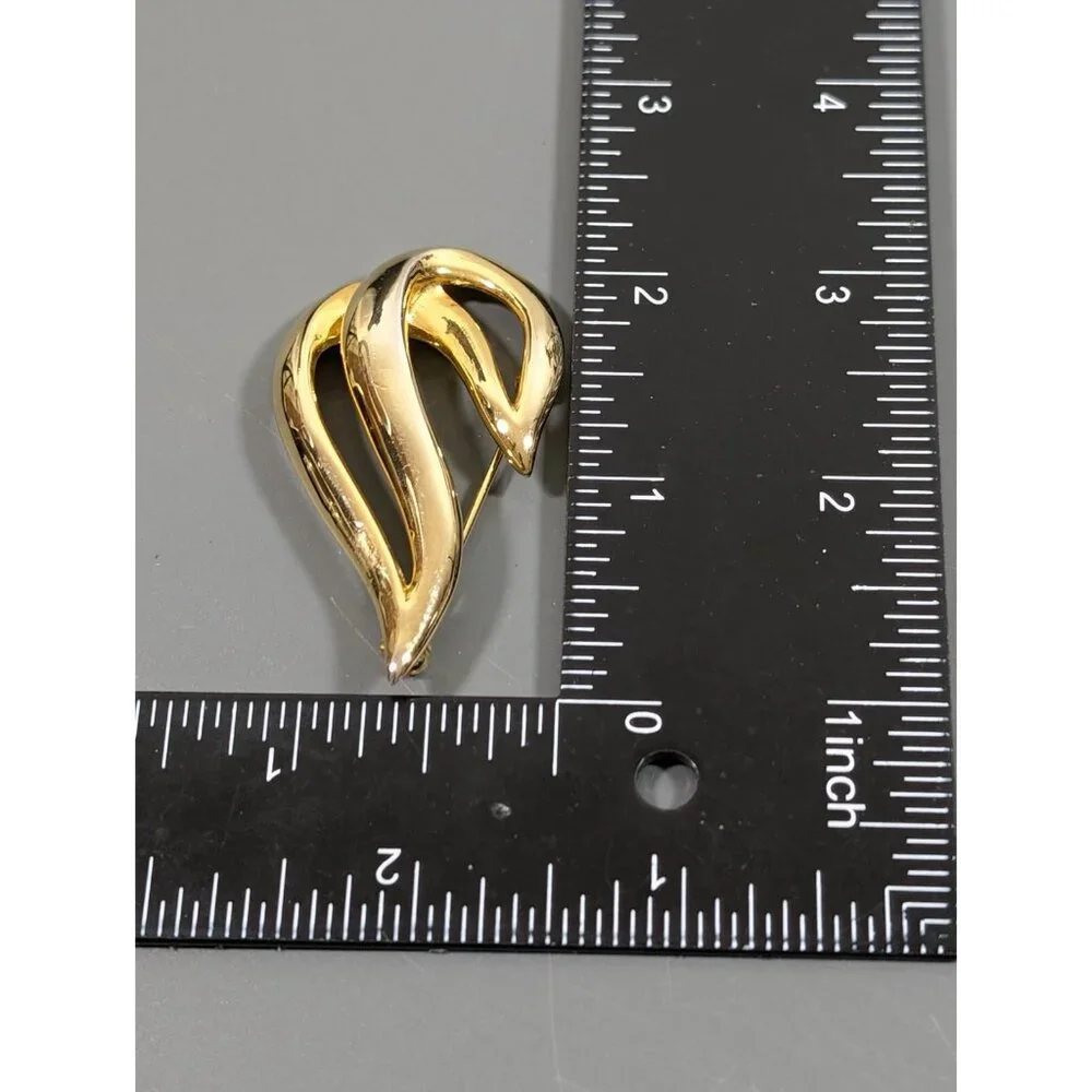 Vintage Gold Tone Swirl Scroll Teardrop Modernist Brooch Pin‎